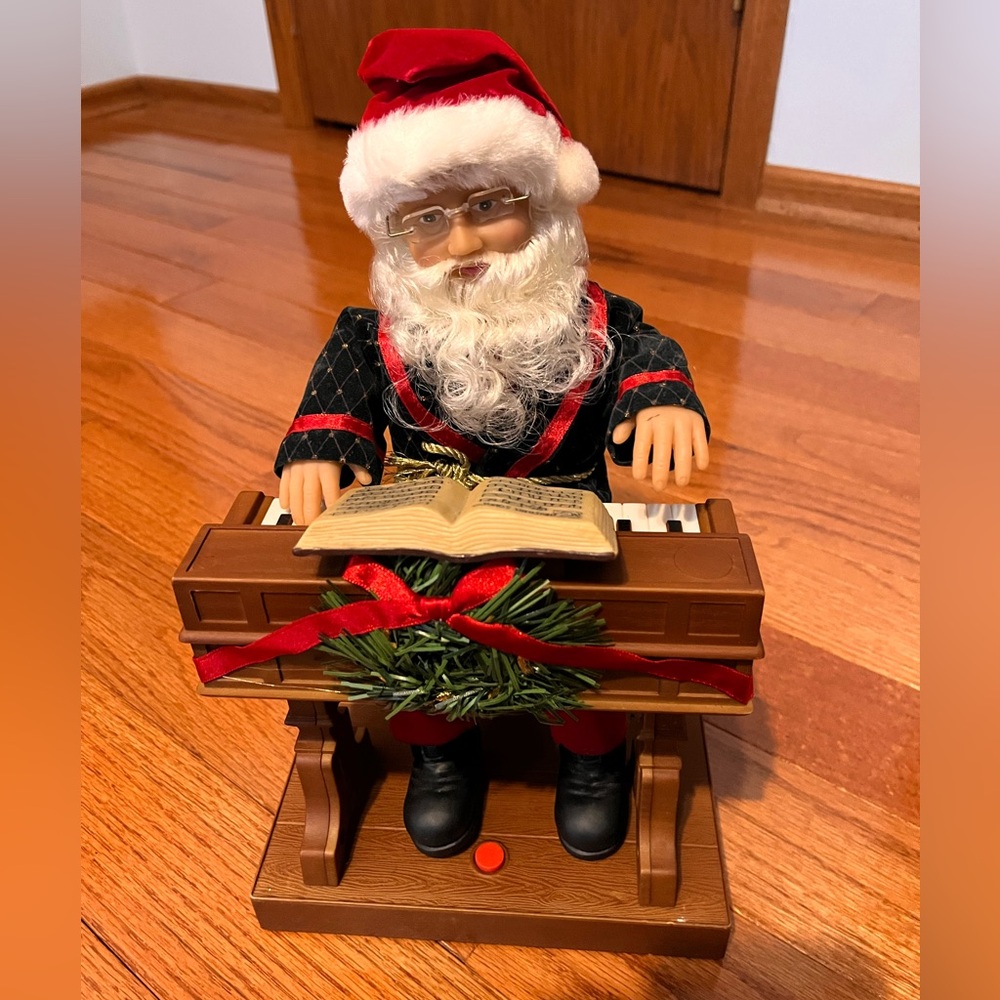 Vintage Santa Claus at Piano, Plays Various Christmas Tunes & Moves